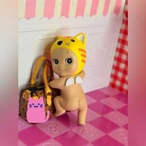 Looking back Sonny Angel cat Hipper